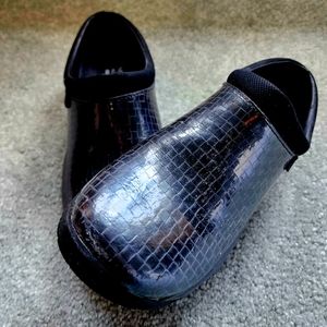 Merrell womens Encore clogs size 8 black